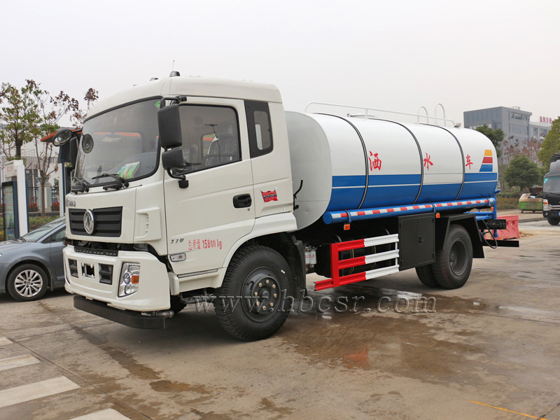 東風專底10噸保溫運水車